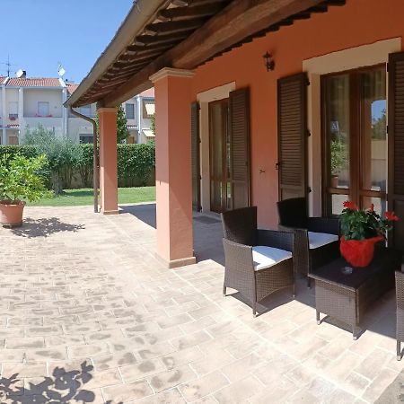 Casa Emilia - Appartamento Per Vacanze - Foligno Buitenkant foto