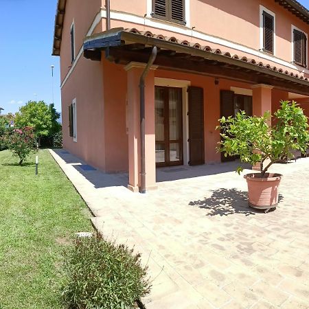 Casa Emilia - Appartamento Per Vacanze - Foligno Buitenkant foto